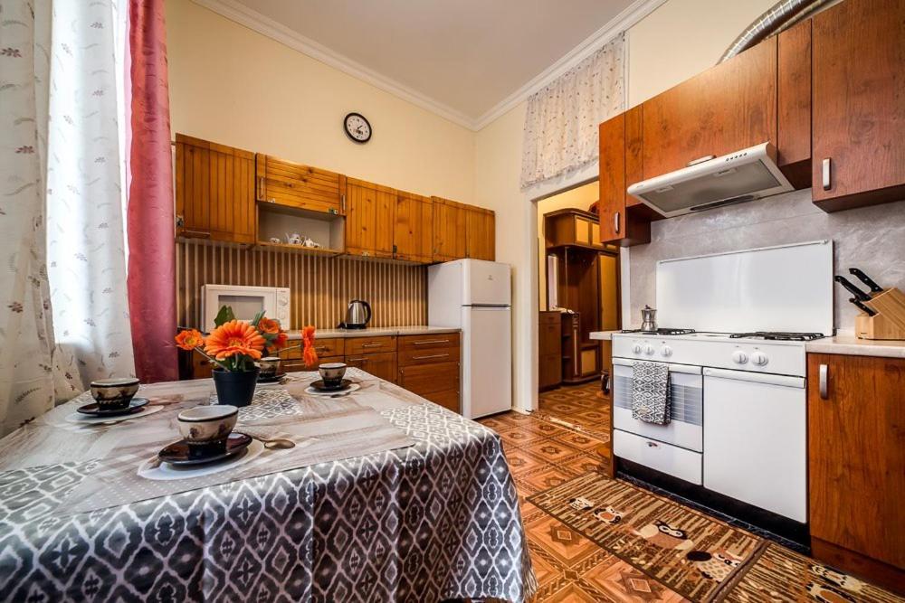 Apartments Near The Church Of Olga And Elizabeth Lviv Exterior foto